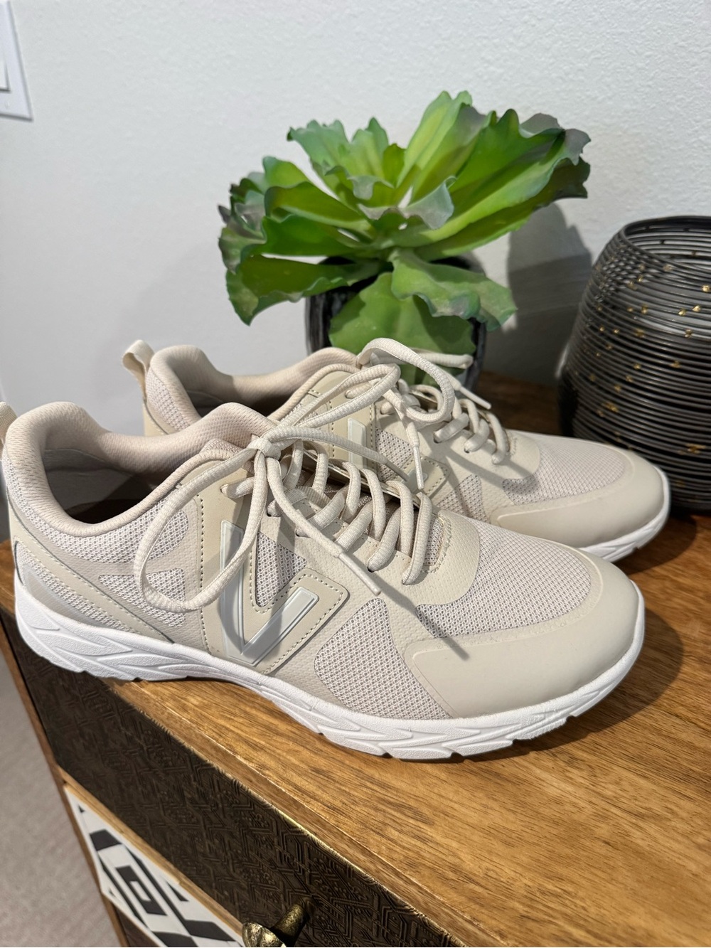 Women’s Vionic Miles II Beige and Brown Sneaker in 10 Wide